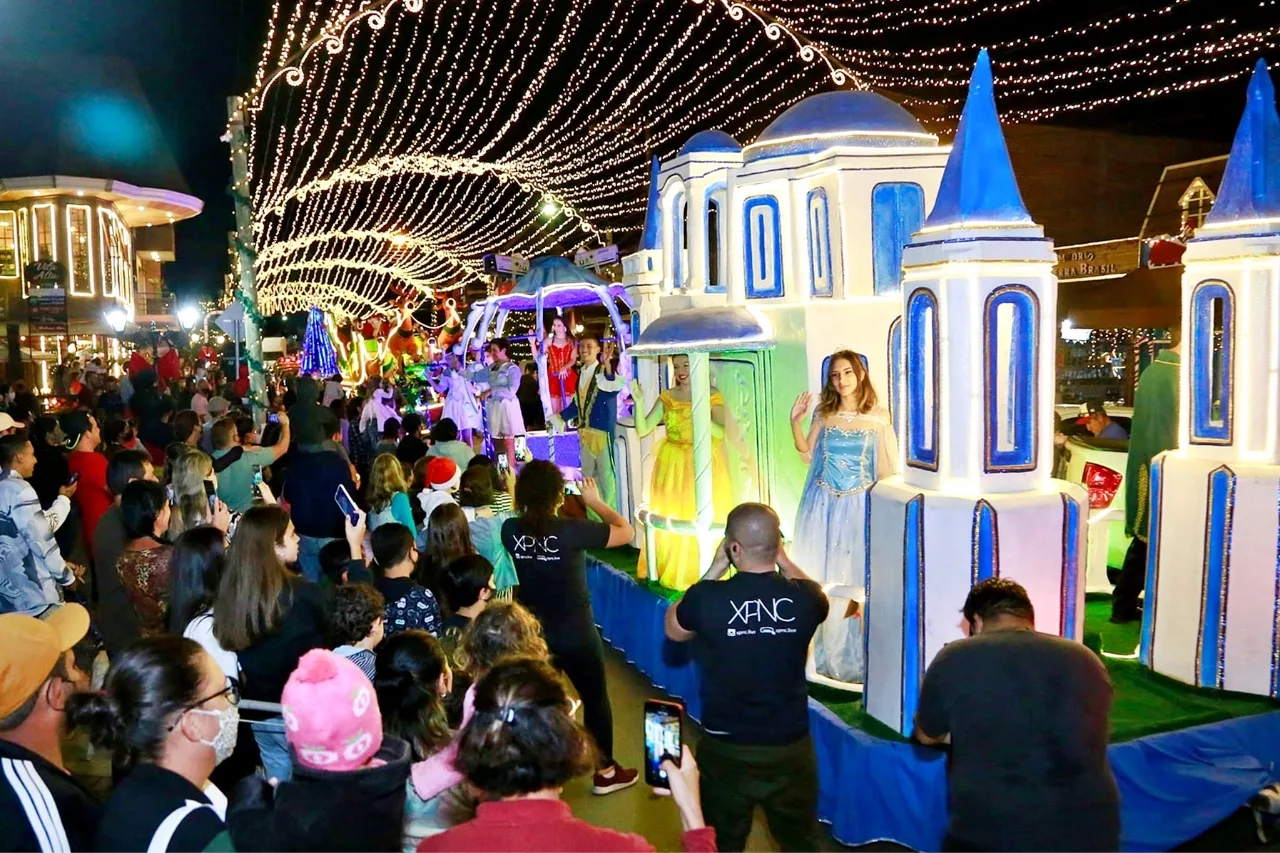 Santo Antônio do Pinhal Promove Grande Parada de Natal