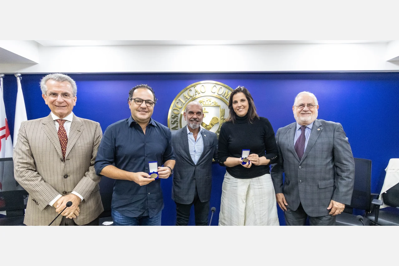 Representantes reunidos em encontro sobre turismo regional