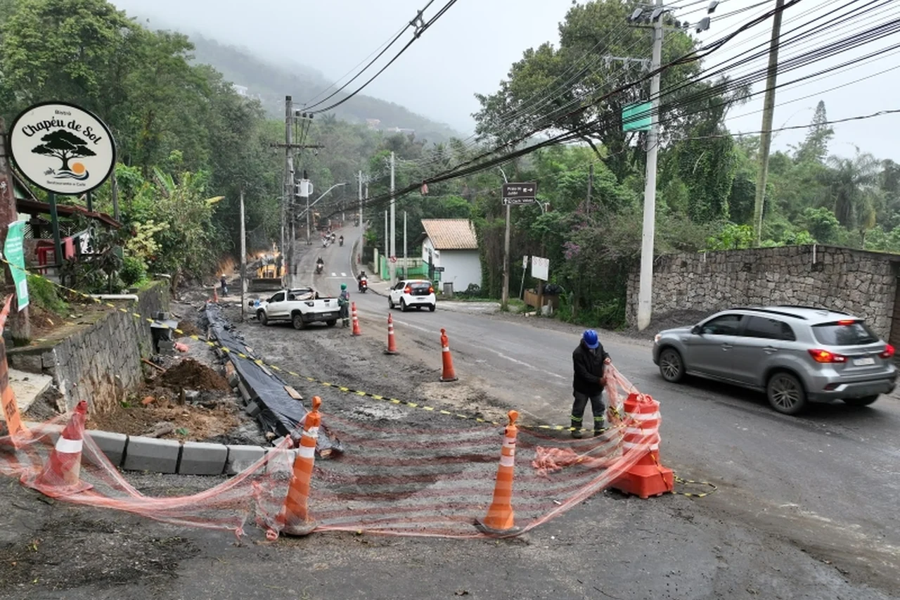Obras viárias em Ilhabela