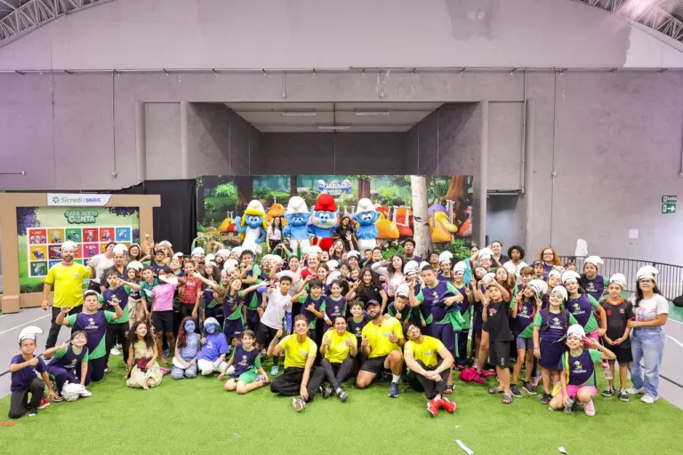 Caravana dos Smurfs aborda sustentabilidade com alunos de Jacareí