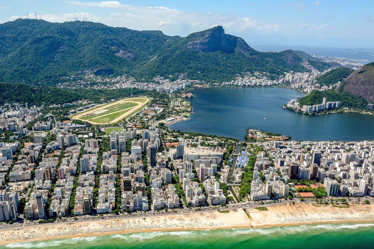 Turismo recorde acelera boom de estúdios para Airbnb no Rio e em São Paulo e amplia debate sobre rentabilidade