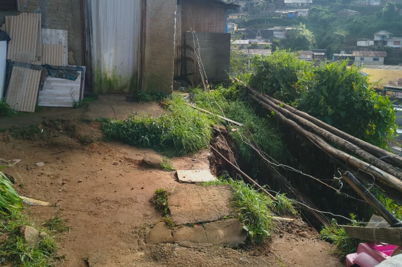 Tempestade histórica despeja 90 mm em menos de uma hora e provoca alagamentos em Campos do Jordão