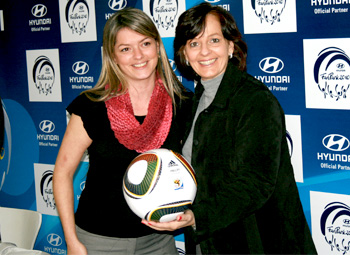 Prefeita e representante da Hyundai