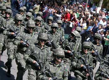 Exército desfila em Campos do Jordão