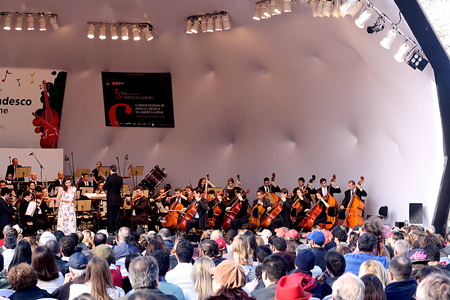Apresentação na Praça - Festival de Inverno
