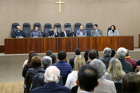 Autoridades e representantes de associações de Campos do Jordão