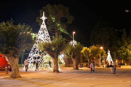 Praça de Capivari enfeitada para Fim de Ano