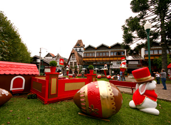 Praça de Campos do Jordão enfeitada para a Páscoa 2010