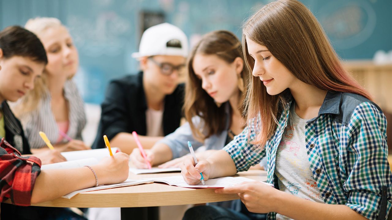 Projeto Oficinas Artísticas e Culturais está com inscrições abertas para jovens de Campos do Jordão