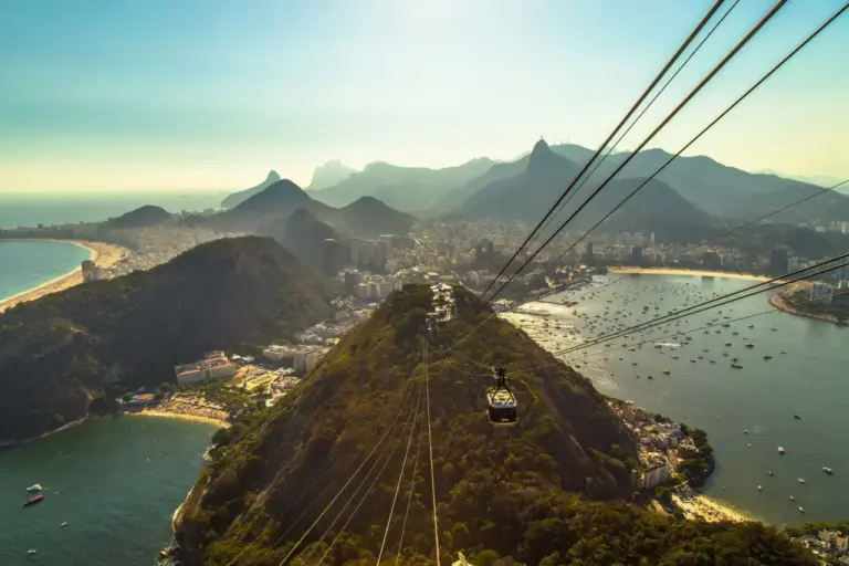 Gastos de turistas internacionais no Brasil batem recorde e chegam a R$ 25 bilhões em 2026