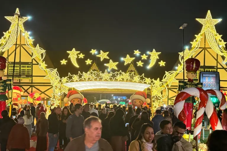 Campos do Jordão abre oficialmente o Natal 2026 com público no Portal e carreata até o Capivari