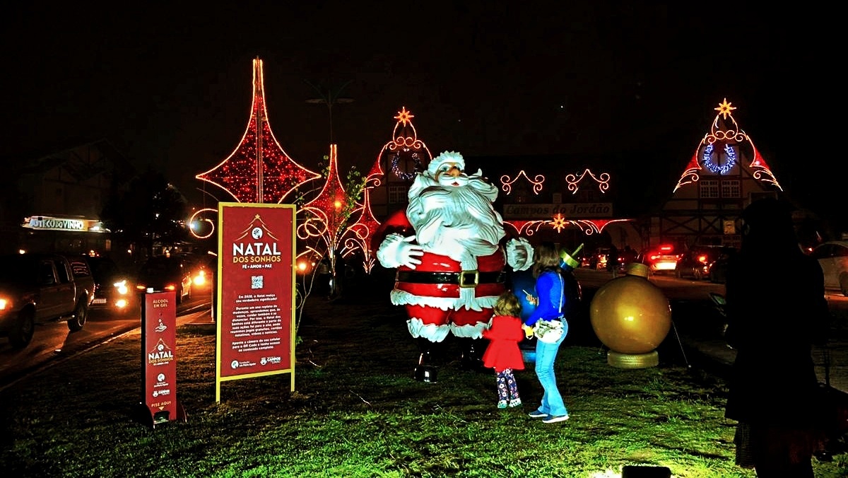 Decoração de Natal atrai público para Campos do Jordão no Final de Ano