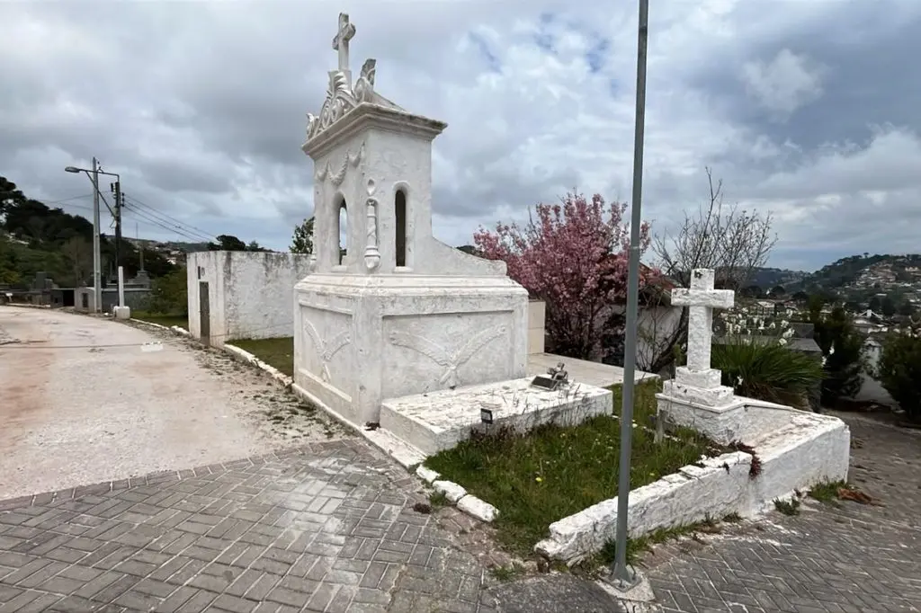 Cemitério realiza recadastramento de sepulturas