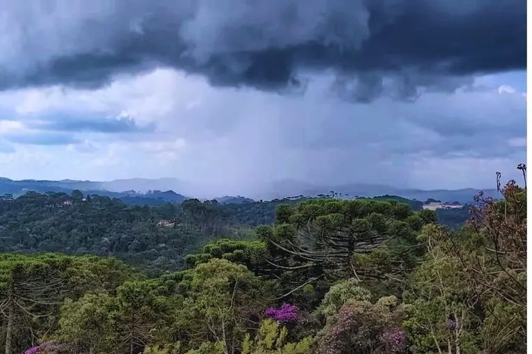 Defesa civil alerta para temporais com chegada de nova frente fria