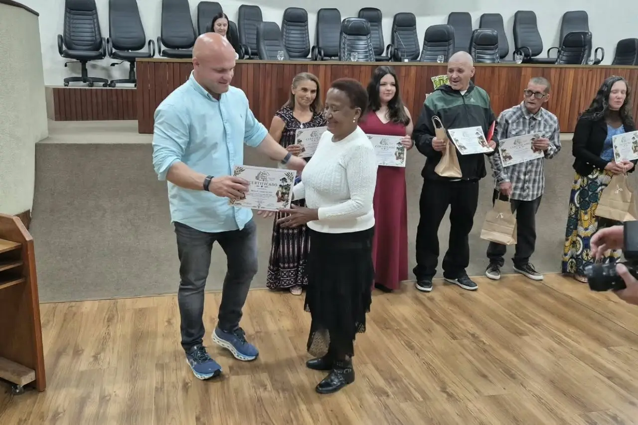 Oficinas de bordado e culinária viram opção terapêutica para pacientes do CAPS
