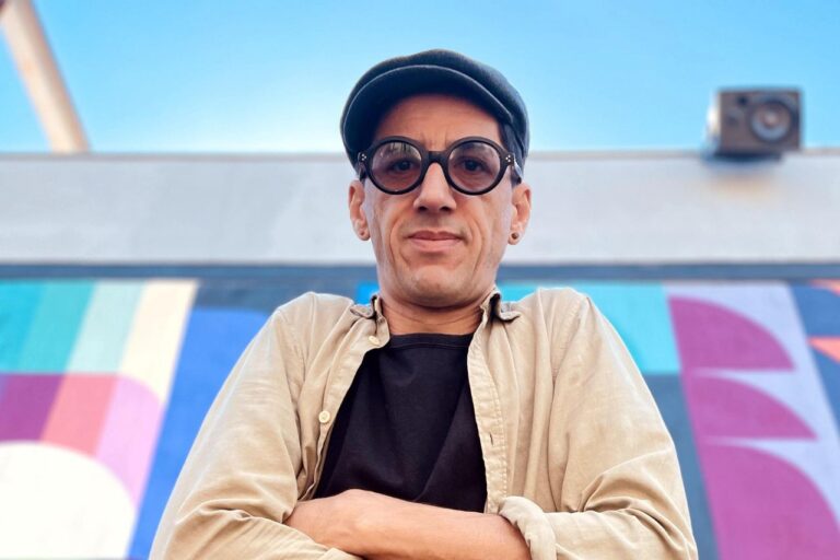 Artista de Campos do Jordão leva galeria itinerante para Taubaté