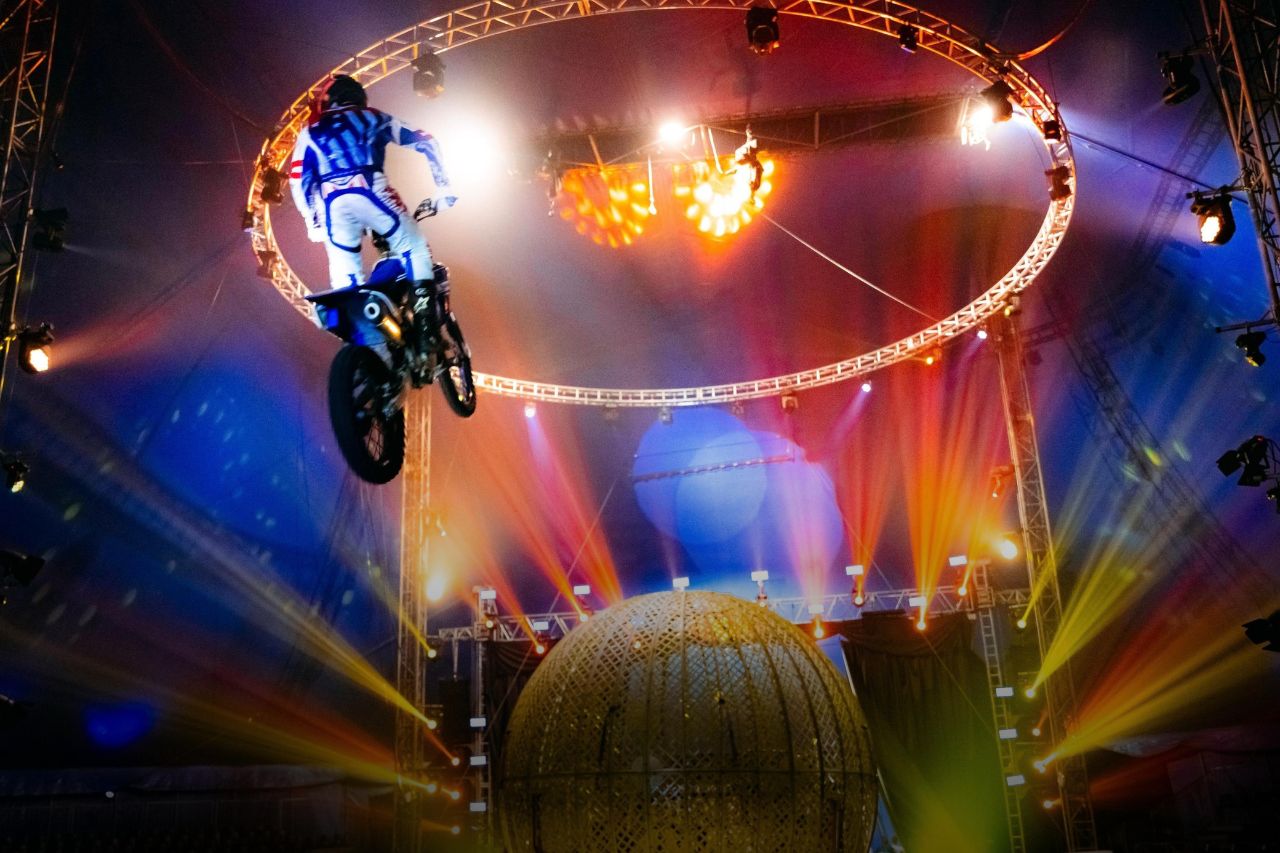 Cirque Amar: Circo Francês Estreia Nesta Sexta, 15 de Agosto, em São José dos Campos