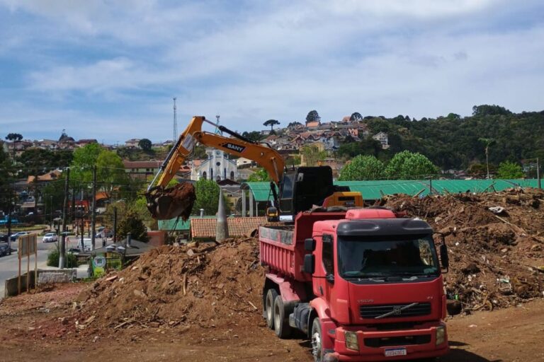 Começa a limpeza do terreno para o novo pronto-socorro de Campos do Jordão