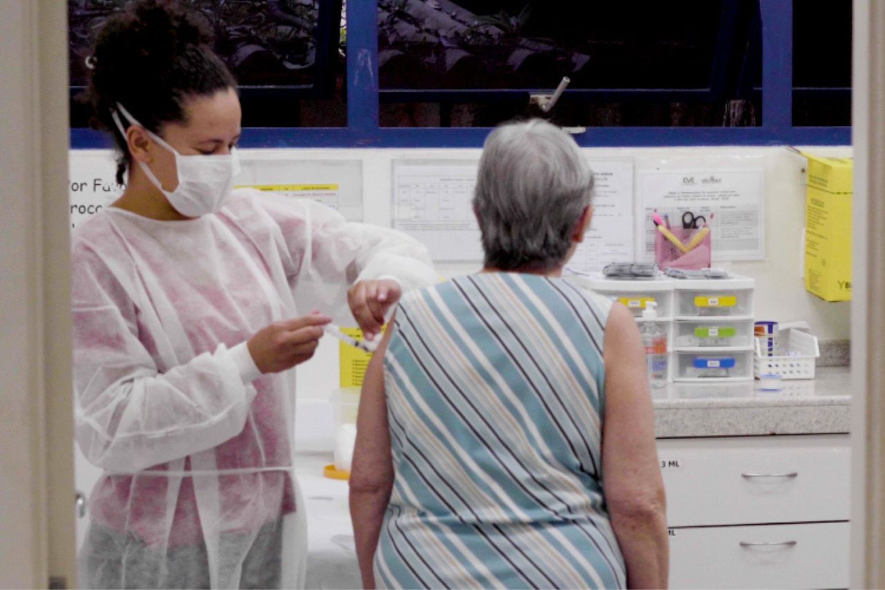 Frio do outono aumenta a importância da vacina contra a gripe