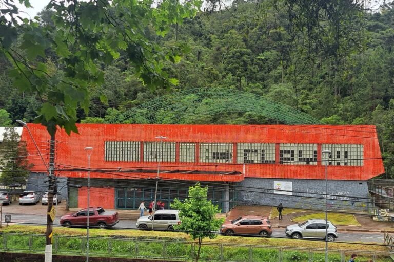 Nova Cobertura do Ginásio Armando Ladeira Começa a Ganhar Forma