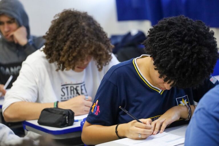Começa o Provão Paulista para avaliação do Ensino Fundamental e Médio