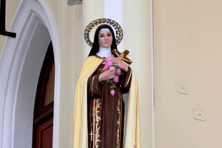 Campos do Jordão Celebra Feriado Municipal de Santa Teresinha com Festividades Religiosas e Promoção Especial no Parque Capivari
