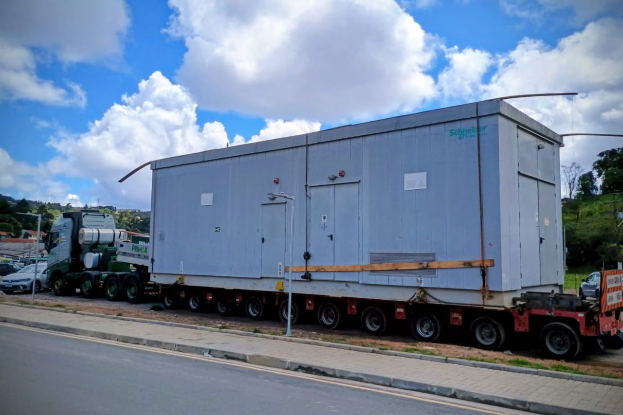 Nova passagem de carga especial gera megaoperação de escolta em Campos do Jordão