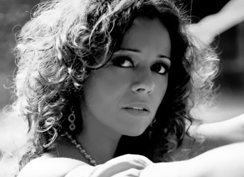 Cantora Tamy faz show neste sábado na concha acústica de Capivari