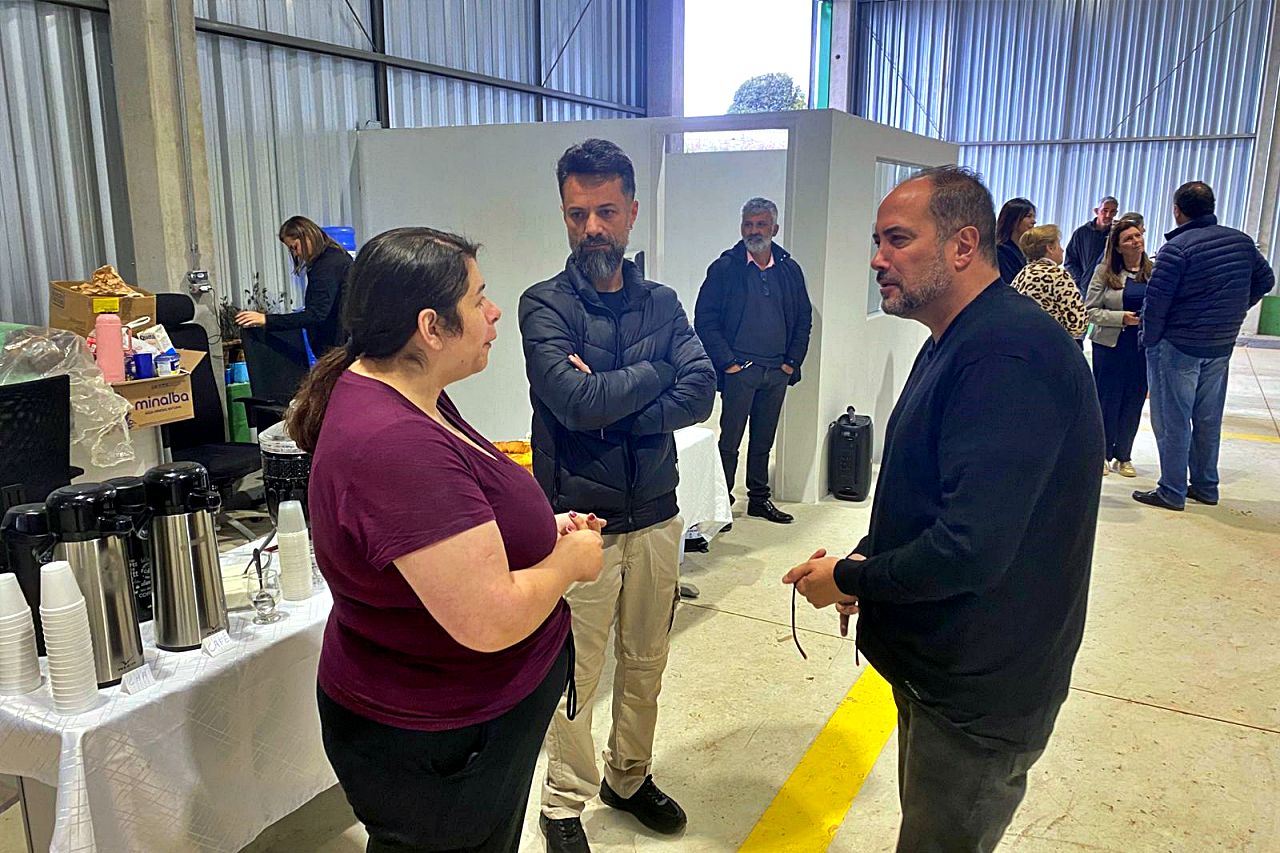Alunos de Campos do Jordão mergulham no universo da reciclagem em visita à Cooperativa Mantiqueira Viva