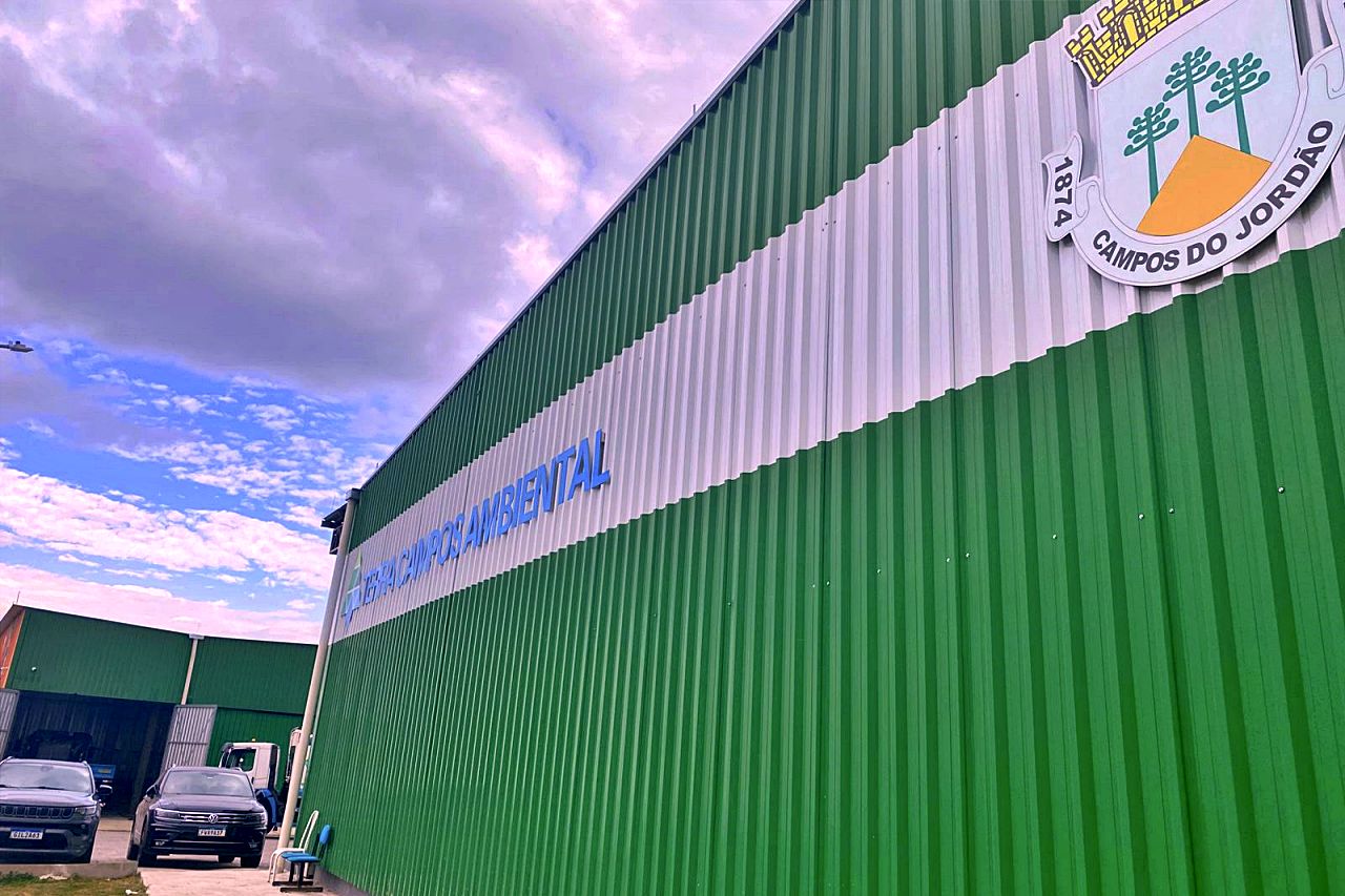 Alunos de Campos do Jordão mergulham no universo da reciclagem em visita à Cooperativa Mantiqueira Viva