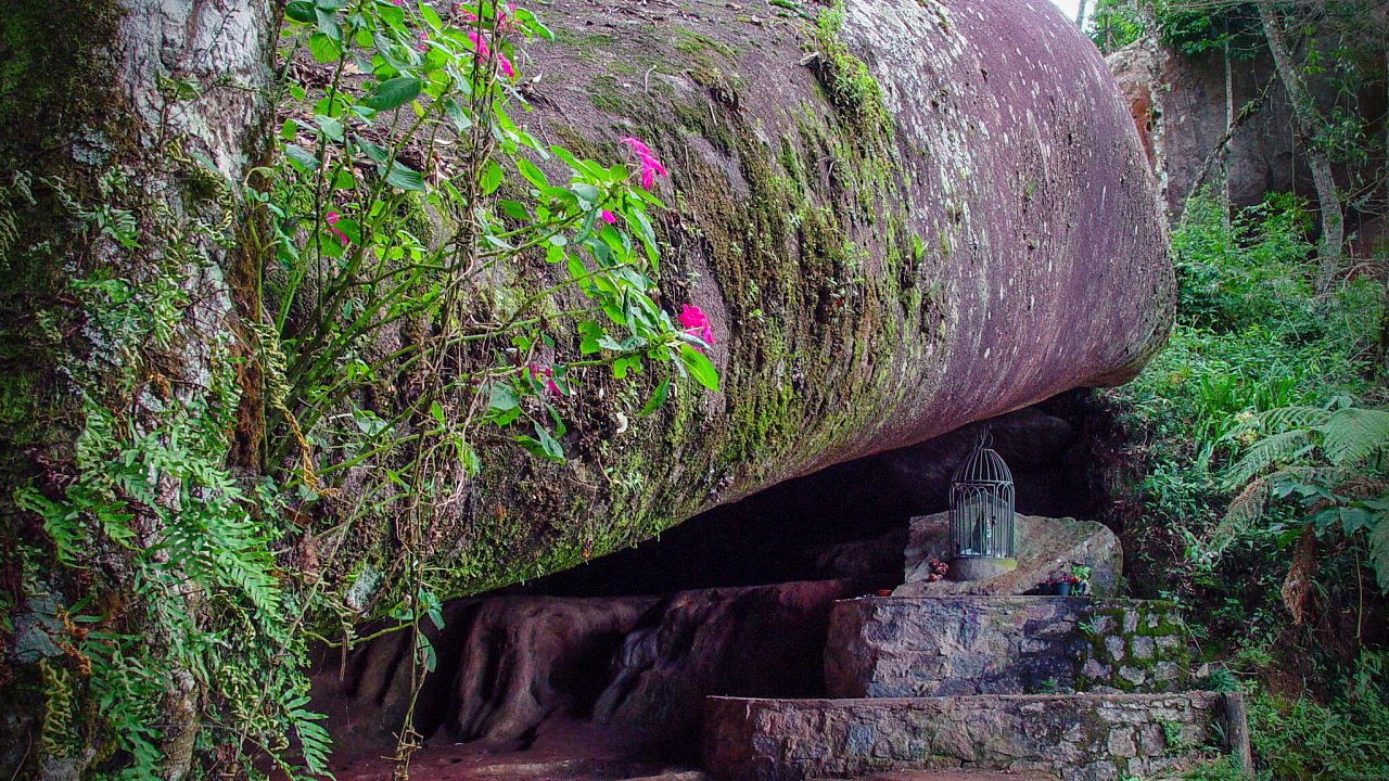 Gruta dos Crioulos
