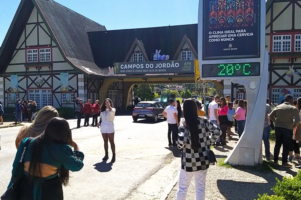 Turistas Chegam a Campos do Jordão para o Feriado de Tiradentes
