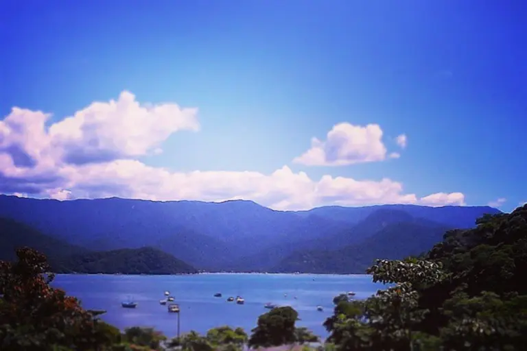 Obra de esgoto poderá alterar trânsito no Centro de Ubatuba a partir de segunda